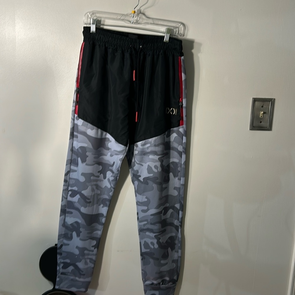 2 (X)IST Jogger Pants